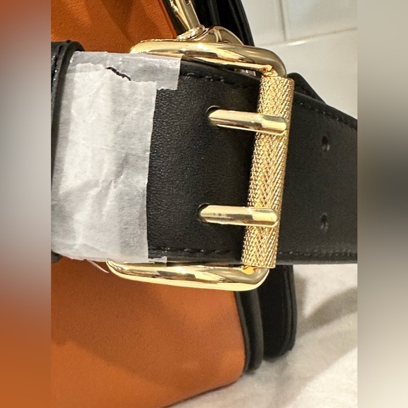 Authentic Marc Jacob’s 100% Leather Bag (NWOT) - Picture 11 of 15